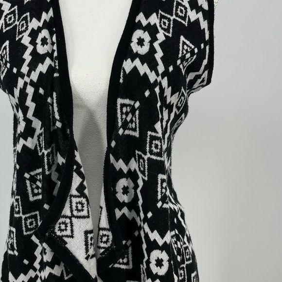Charming Charlie black and white Aztec open knit vest - Picture 4 of 10